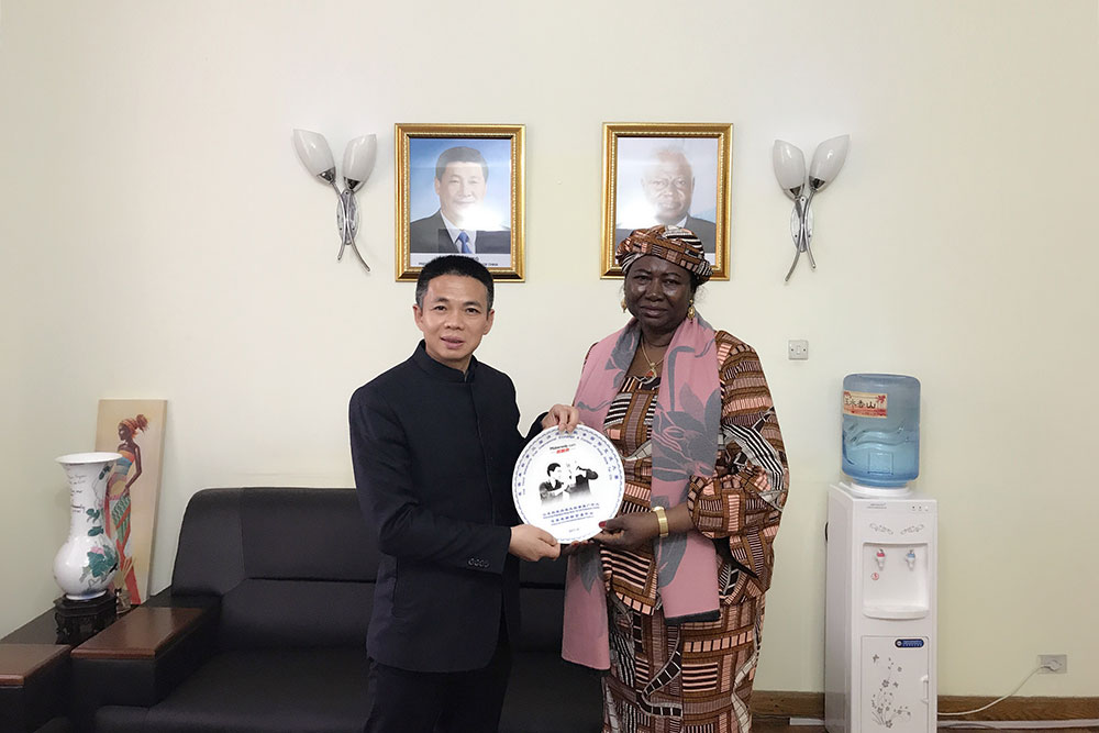 Mr. Qin Changling, Chairman of Qingong International Group met with Mr. Kumba Momo, Minister of Sierra Leone Embassy in Chinaw