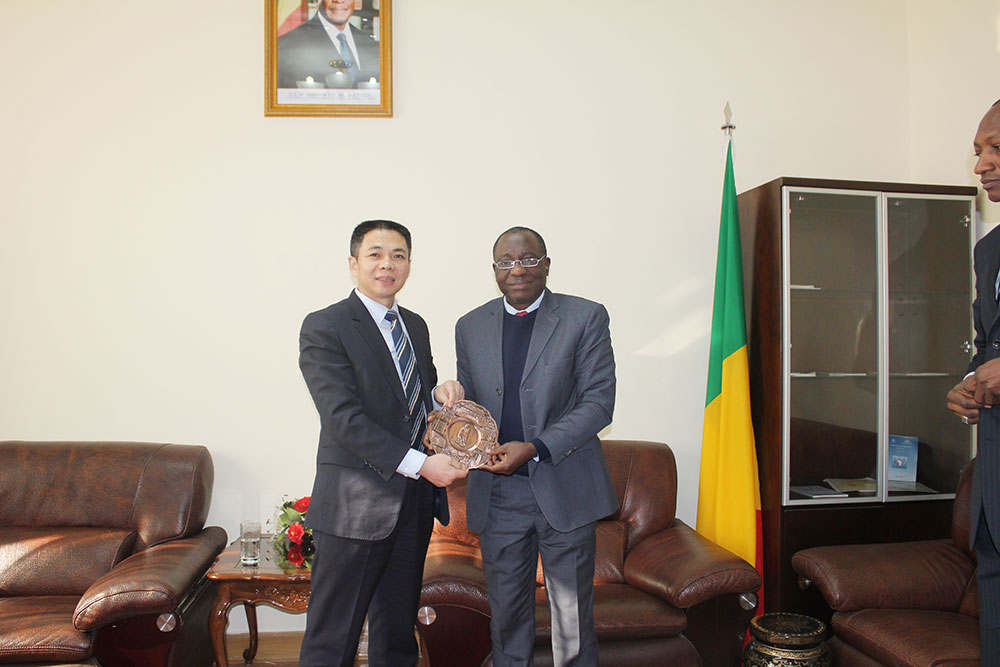 At the Embassy of Mali in China, Chairman Qin Changling and Mr. Lansina Kone, Ambassador of Mali to China held a business meeting and took a group photo
